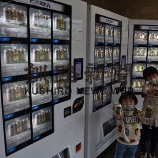 ケーキや中華自販機で　非接触型、新営業スタイル(2022-05-27)