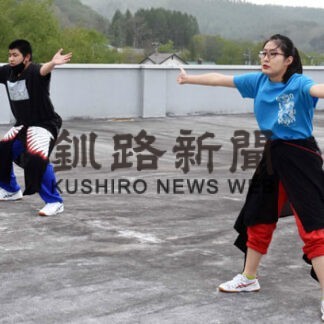 「最高の演舞見せたい」　阿寒高ＹＯＳＡＫＯＩ部の２人、練習に熱(2022-05-23)