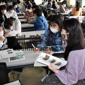 道教大釧路校新入生、研修で複式授業に理解(2022-05-28)