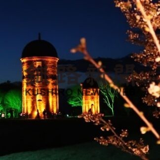 遅咲き日本一とサイロ、ライトアップ今年も(2022-05-10)