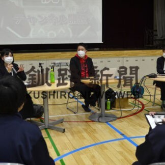 釧路のいい所経済人が紹介　附属の生徒ら座談会(2022-05-28)