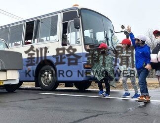 自動車学校が児童に交通安全教室(2022-05-05)