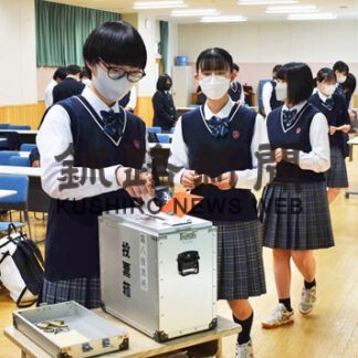 模擬投票で選挙学ぶ　標茶高３年生に出前講座　道選管(2022-06-28)