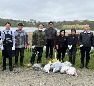 春採湖周辺でごみ拾いに汗　釧路南ロータリーク(2022-06-05)