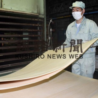 木材製造過程学生が実習　北の森専門学院(2022-06-23)