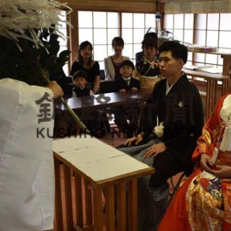 鶴居神社で４７年ぶりに結婚式 　地元のシェフ服部さん夫妻(2022-07-07)