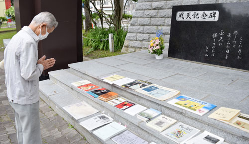 空襲の記憶受け継ぐ、慰霊のつどいで手合わせ(2022-07-15)