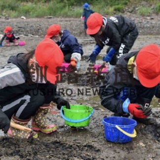アサリ掘り「楽しい」　歯舞学園児童が体験学習(2022-07-21)
