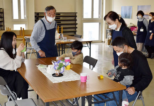 読書や雑談、くつろいで 図書館カフェ開催(2022-07-20)