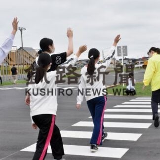 交通マナーやルール確認　星ケ浦自動車学校で鶴野支援学校の安全教室(2022-07-07)