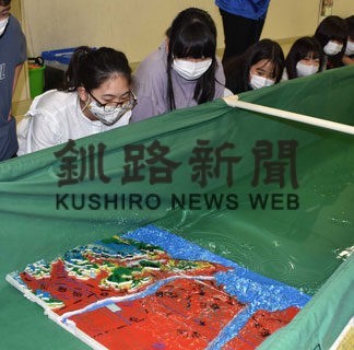 津波の仕組み模型で学ぶ　大楽毛小で防災教室(2022-07-31)