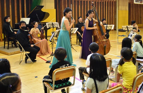 釧路小に東欧の曲響く サロンオーケストラ(2022-07-19)