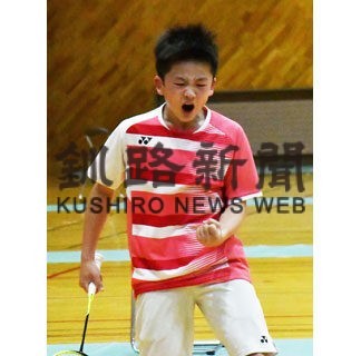 清尾（根室光洋２年）木下（白糠庶路学園１年）制す　ストレート勝ちで　バドミントン釧根地区予選(2022-07-11)
