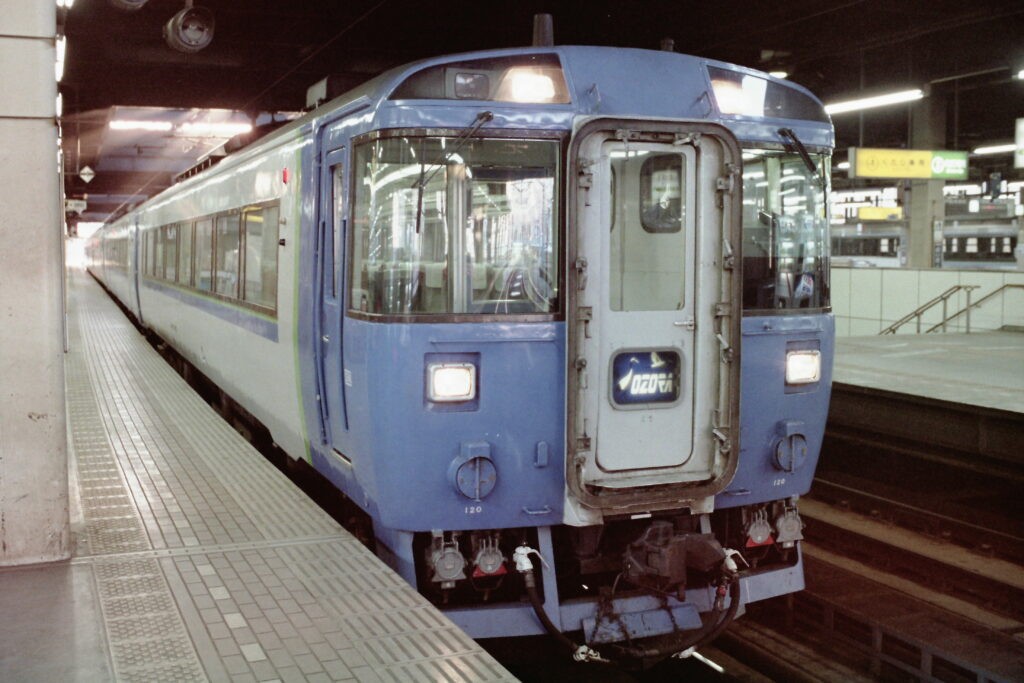 キハ183系と281系(2022-07-18)