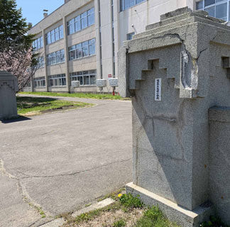 視点・焦点　戦後復興見守った旧花咲小東門　保存か廃棄か(2022-07-15)