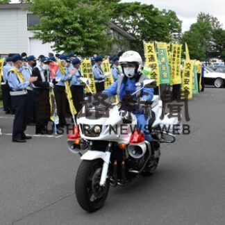 夏の交通安全運動スタート　釧路で出動式(2022-07-14)