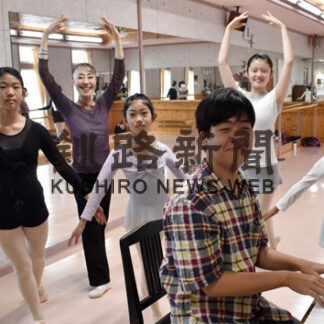 生演奏でバレエレッスン　ピアニスト佐藤さんの伴奏で(2022-07-29)