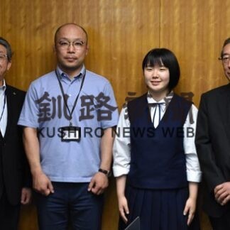 矢島さん（標茶中３年）全国へ　柔道、全道初Ｖ 町役場で報告(2022-08-20)