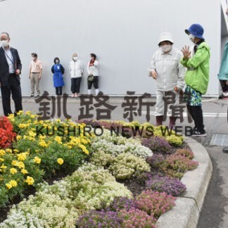 手塩にかけた花壇審査　コンクールに38件応募(2022-08-04)