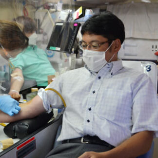 町職員ら４０人献血に協力　４００㍉㍑中心に(2022-08-25)