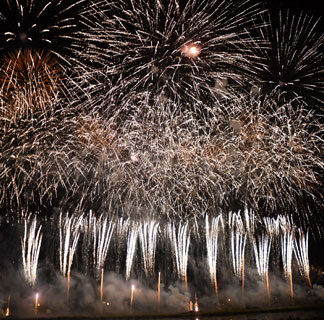 釧新花火大会　今年の見どころ㊦スターマインの共演(2022-08-15)