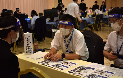 高校生に仕事内容説明 中標津で合同企業説明会(2022-08-06)