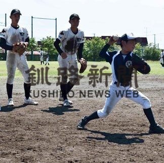 児童 守備や打撃こつ学ぶ　駒苫高野球部が教室(2022-08-17)