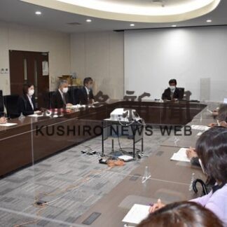 懇談会の意見報告、来月素案提示へ　釧路市立小中検討委(2022-08-19)