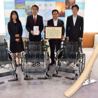 障害者福祉充実に市に車椅子３台寄贈　宮坂建設工業(2022-08-03)