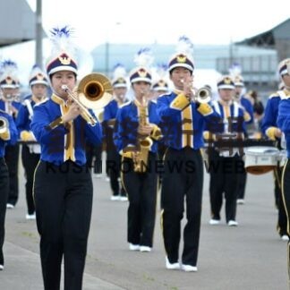 くしろ港まつり最終日、音楽パレードで観衆魅了(2022-08-09)