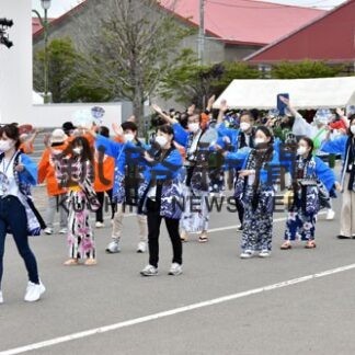 港まつりにぎわう　市民踊り盛況、舟漕ぎ熱戦(2022-08-07)