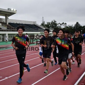 小中高生 第一線の走り方学ぶ　小森陸上部が陸上教室(2022-09-06)