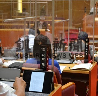 タブレット試験運用、議案や資料を確認(2022-09-07)