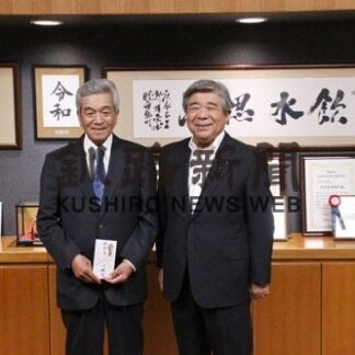 肉牛生産者の平木さんに町が激励金　全道共進会に出場(2022-09-08)