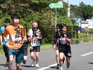 秋晴れの下 健脚競う　鶴居村駅伝競走(2022-09-18)