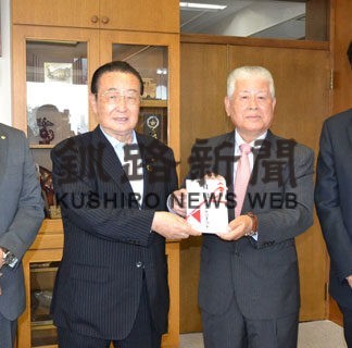 建設業協会が車椅子５台寄贈(2022-09-14)