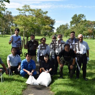 柳町公園の遊具コーナー付近清掃　釧路南ロータリーク(2022-09-07)