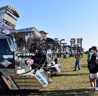 デコトラ撮影会に全道から８０台集結　哀愁丸船団(2022-09-15)