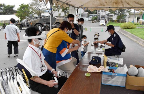 段ボールベッド設置に挑戦 避難所体験フェア_1(2022-09-21)