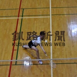 遠藤（釧路町別保）男子単で優勝　中学バドミントン、女子は宮崎（釧鳥取）制す_1(2022-09-19)