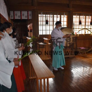 作法や仕事の流れ確認　釧路厳島神社で青陵中生が職場体験(2022-10-22)