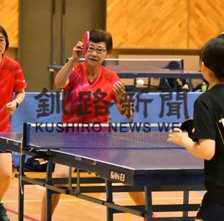 一般女子・安田３冠　釧路町教育長杯オープン卓球(2022-10-30)