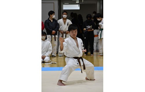 石原ら5人優勝 空手道全道大会初の釧路開催(2022-10-16)