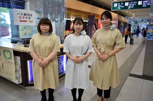 釧路空港事務所、HAP合併1周年で制服一新(2022-10-03)