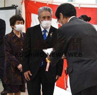 青山さんがりんどう園に３００万円寄付(2022-10-28)