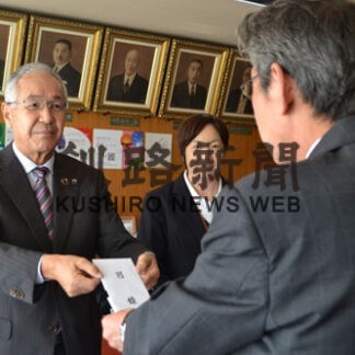 障害者福祉向上に　透明マスクなど寄贈(2022-10-18)