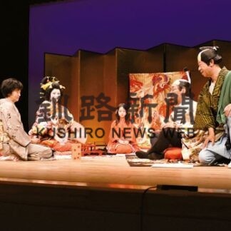 ステージで着付け披露　北日本和装５０周年発表会(2022-10-03)