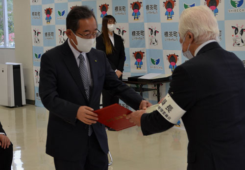 標茶町長再選の佐藤氏に聞く 2期目、ギア上げて対応_1(2022-10-04)