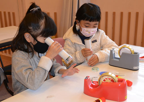 手作り万華鏡「きれい」 本の森厚岸情報館でおはなし会と工作会(2022-11-24)