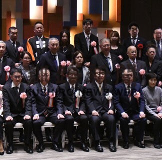 卓越技能者たたえ　市が功労者ら１４人表彰(2022-11-30)